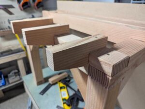 Hout verbindingen gemaakt tijdens de cursus bouwen met hout.